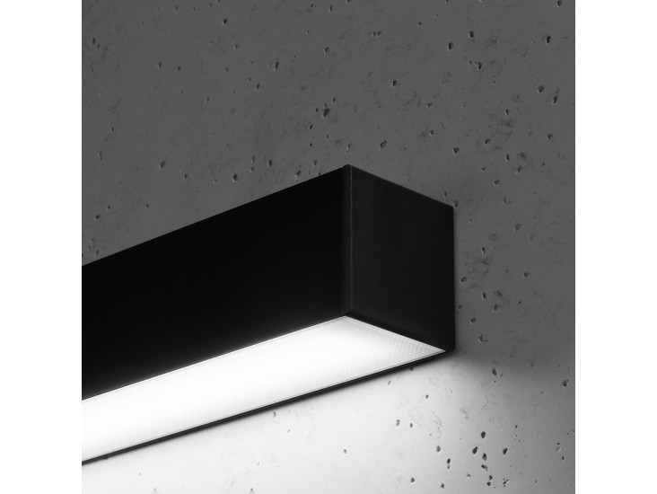 Pinne 67 fekete 4000K fali lámpa