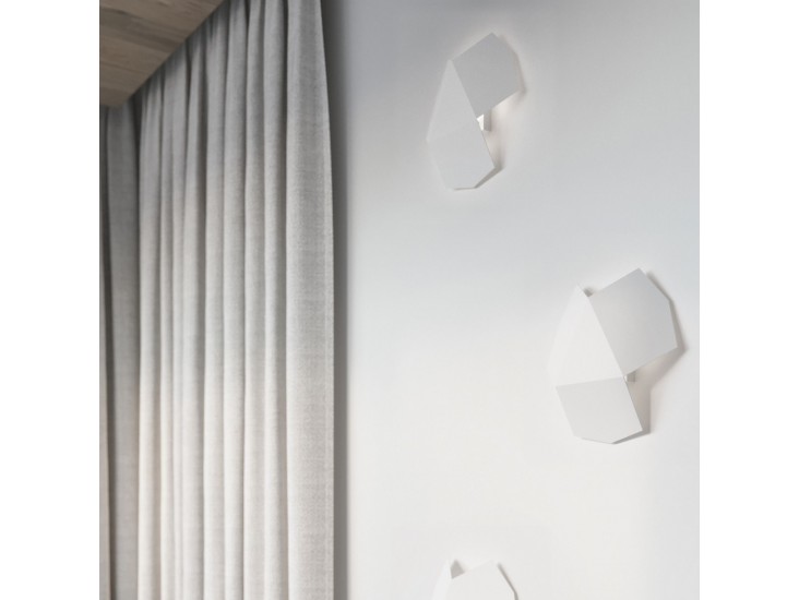 Tre fehér fali lámpa