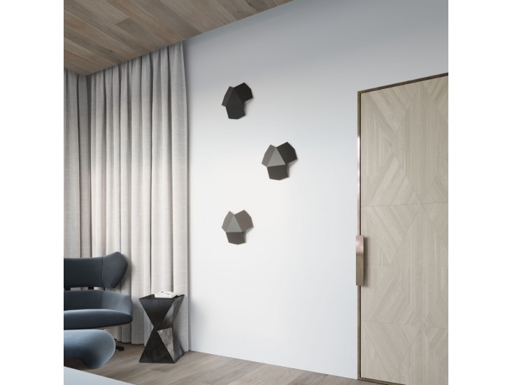 Tre fekete fali lámpa