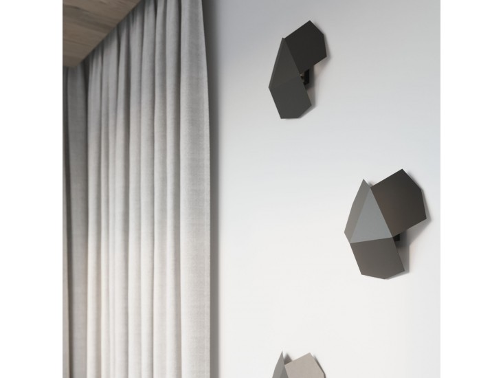 Tre fekete fali lámpa